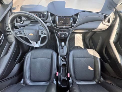 Used 2018 Chevrolet Trax LT w/ LT Convenience Package AWD/4WD image 2