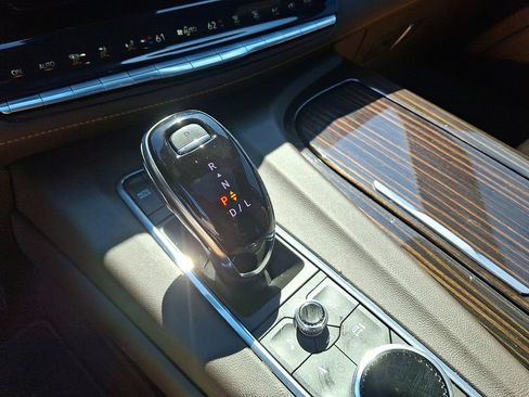 Used 2023 Cadillac Escalade Premium Luxury AWD/4WD image 18