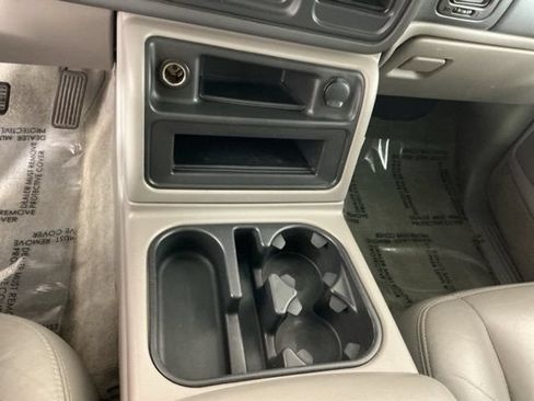 Used 2004 Chevrolet Suburban Z71 w/ Preferred Equipment Group AWD/4WD image 16