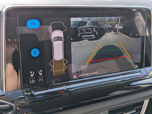 Used 2025 Volkswagen Atlas SE FWD image 15