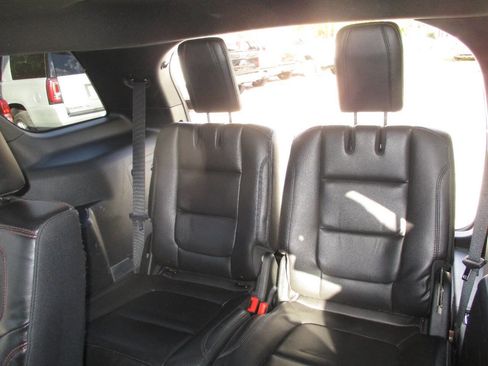 Used 2018 Ford Explorer XLT w/ Equipment Group 202A image 26