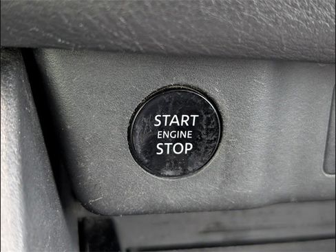 Used 2025 Nissan Rogue SV image 11