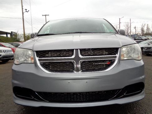 Used 2013 Dodge Grand Caravan SXT image 2