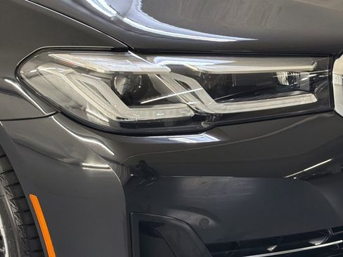 Used 2023 BMW 530e w/ Premium Package image 10