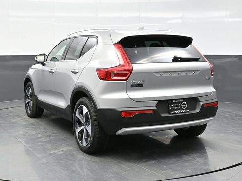 Used 2025 Volvo XC40 B5 Plus AWD/4WD image 5