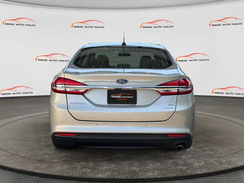 Used 2017 Ford Fusion SE w/ Fusion SE Technology Package FWD image 9