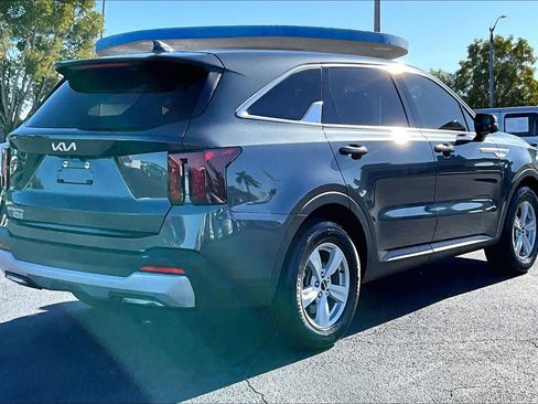 Used 2024 Kia Sorento LX image 4