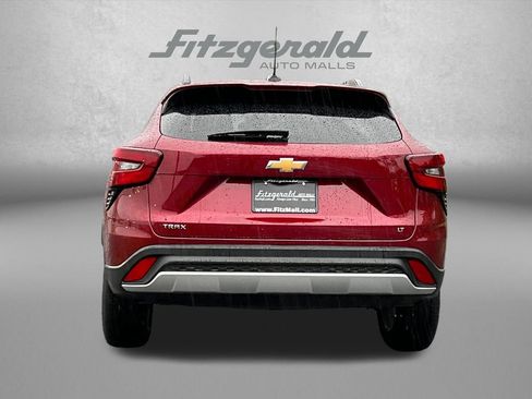 Used 2025 Chevrolet Trax LT FWD image 7