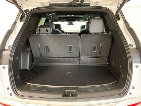Used 2024 Buick Enclave Essence w/ Experience Buick Package image 19
