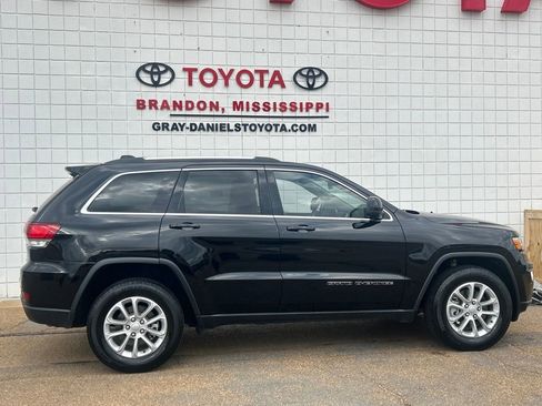 Used 2021 Jeep Grand Cherokee Laredo image 1