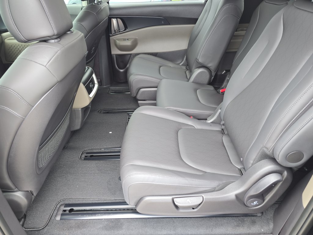 New 2027 Kia Carnival FWD image 16