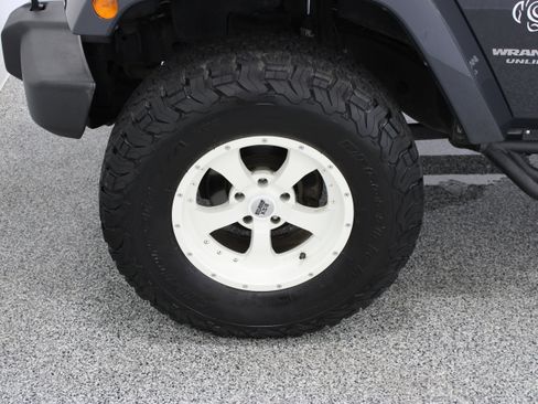 Used 2017 Jeep Wrangler Unlimited Sahara w/ Quick Order Package 24E Chief AWD/4WD image 11