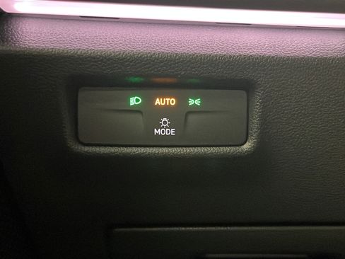 Used 2025 Volkswagen Tiguan SE R-Line AWD/4WD image 32