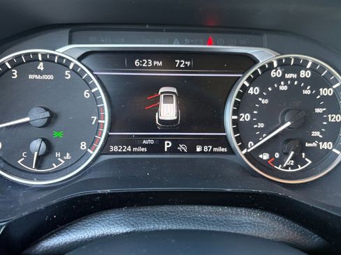 Used 2025 Nissan Pathfinder SV AWD/4WD image 43