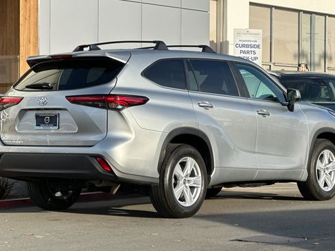 Used 2023 Toyota Highlander L image 2