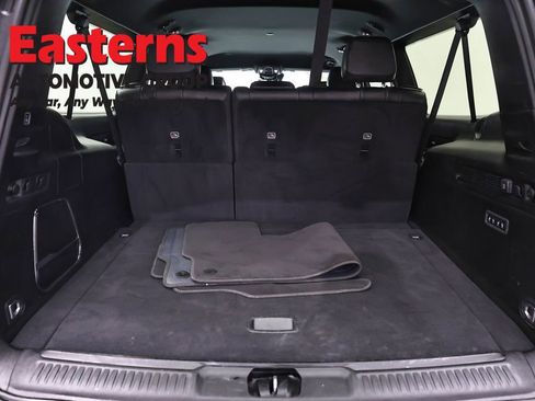 Used 2024 Jeep Wagoneer L Series II RWD image 9