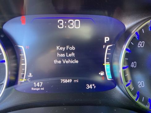 Used 2023 Chrysler Pacifica Touring-L image 21