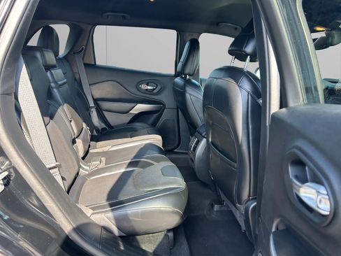 Used 2019 Jeep Cherokee High Altitude image 15