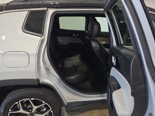 Used 2025 Jeep Compass Limited AWD/4WD image 29