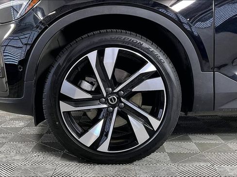 Used 2023 Volvo XC40 B5 Ultimate w/ Protection Package Premier AWD/4WD image 8