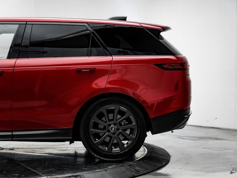 Used 2024 Land Rover Range Rover Sport SE image 7