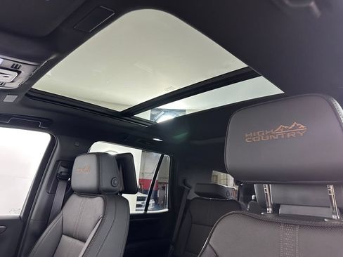 Used 2026 Chevrolet Tahoe High Country AWD/4WD image 26