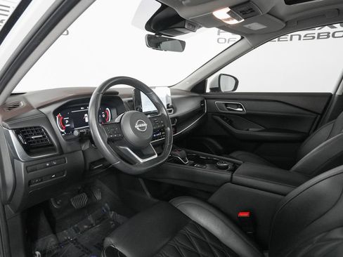Used 2022 Nissan Rogue Platinum w/ Head-Up Display Package AWD/4WD image 10