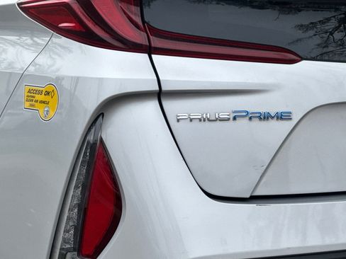 Used 2022 Toyota Prius Prime XLE image 28