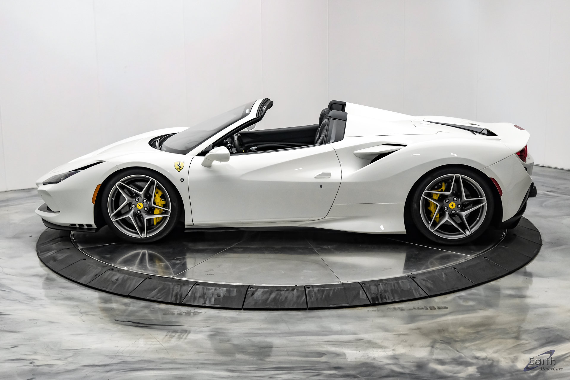Used 2022 Ferrari F8 Tributo RWD image 9