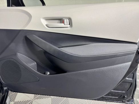 Used 2025 Toyota Corolla LE FWD image 35
