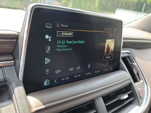 Used 2024 Chevrolet Suburban LT RWD image 25