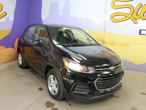 Used 2019 Chevrolet Trax LS w/ LPO, Cargo Package FWD image 2