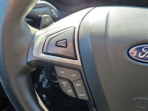 Used 2018 Ford Fusion SE w/ Fusion SE Technology Package image 18