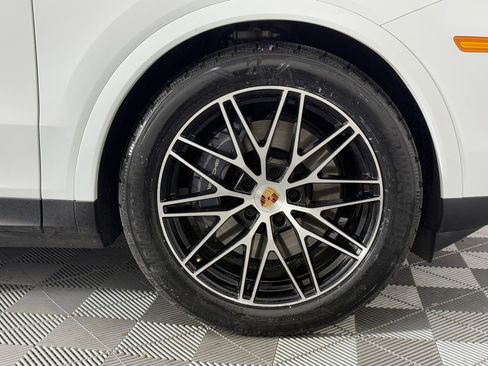 Certified 2025 Porsche Cayenne Coupe image 14
