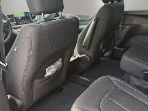 Used 2019 Chrysler Pacifica Touring Plus w/ S Appearance Package FWD image 17