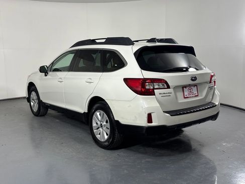 Used 2017 Subaru Outback 2.5i Premium image 4