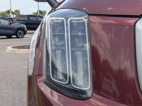Used 2024 Kia Telluride EX w/ EX Captain's Chair Package FWD image 11
