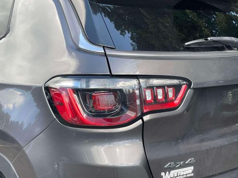 Used 2022 Jeep Compass Trailhawk AWD/4WD image 11