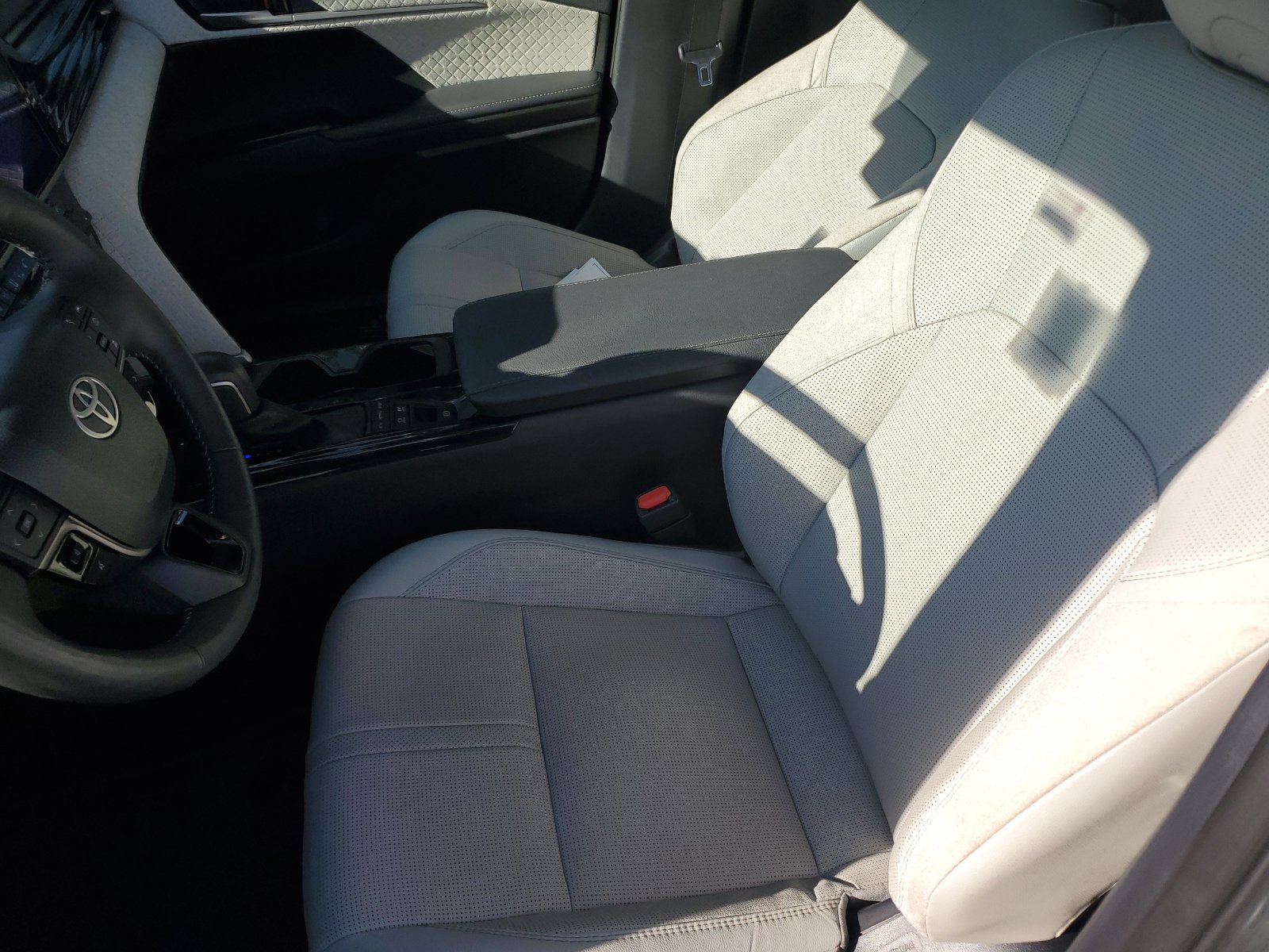 Certified 2025 Toyota Camry XLE w/ Premium Plus Package FWD image 17