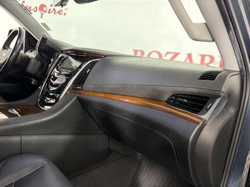 Used 2020 Cadillac Escalade ESV Luxury AWD/4WD image 17