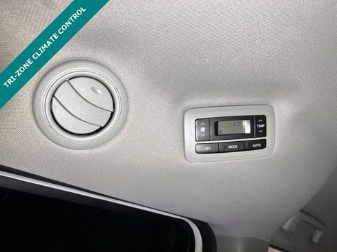 Used 2020 Toyota Sienna L image 11