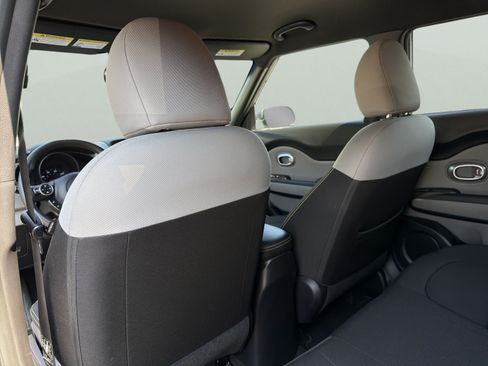 Used 2015 Kia Soul + FWD image 21