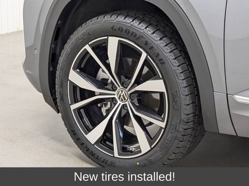 Used 2024 Volkswagen Atlas SEL Premium R-Line AWD/4WD image 2