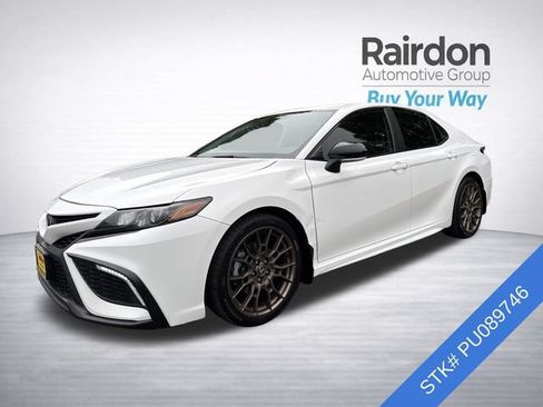 Used 2023 Toyota Camry SE FWD image 3