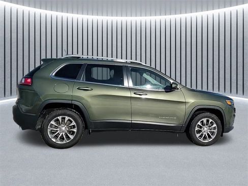 Used 2020 Jeep Cherokee Latitude Plus w/ Cold Weather Group image 4