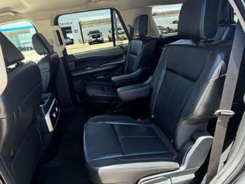 Used 2024 Ford Expedition XLT RWD image 12