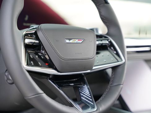 Used 2026 Cadillac Escalade V w/ LPO, ONYX Package image 17