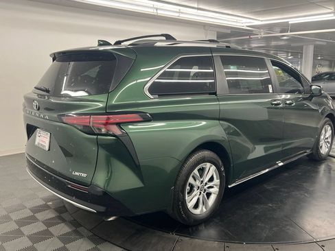 Used 2026 Toyota Sienna Limited FWD image 8