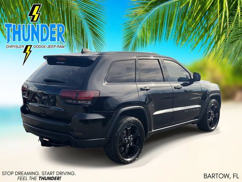Used 2019 Jeep Grand Cherokee Laredo RWD image 4