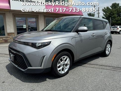 Used 2025 Kia Soul LX w/ LX Technology Package FWD image 2